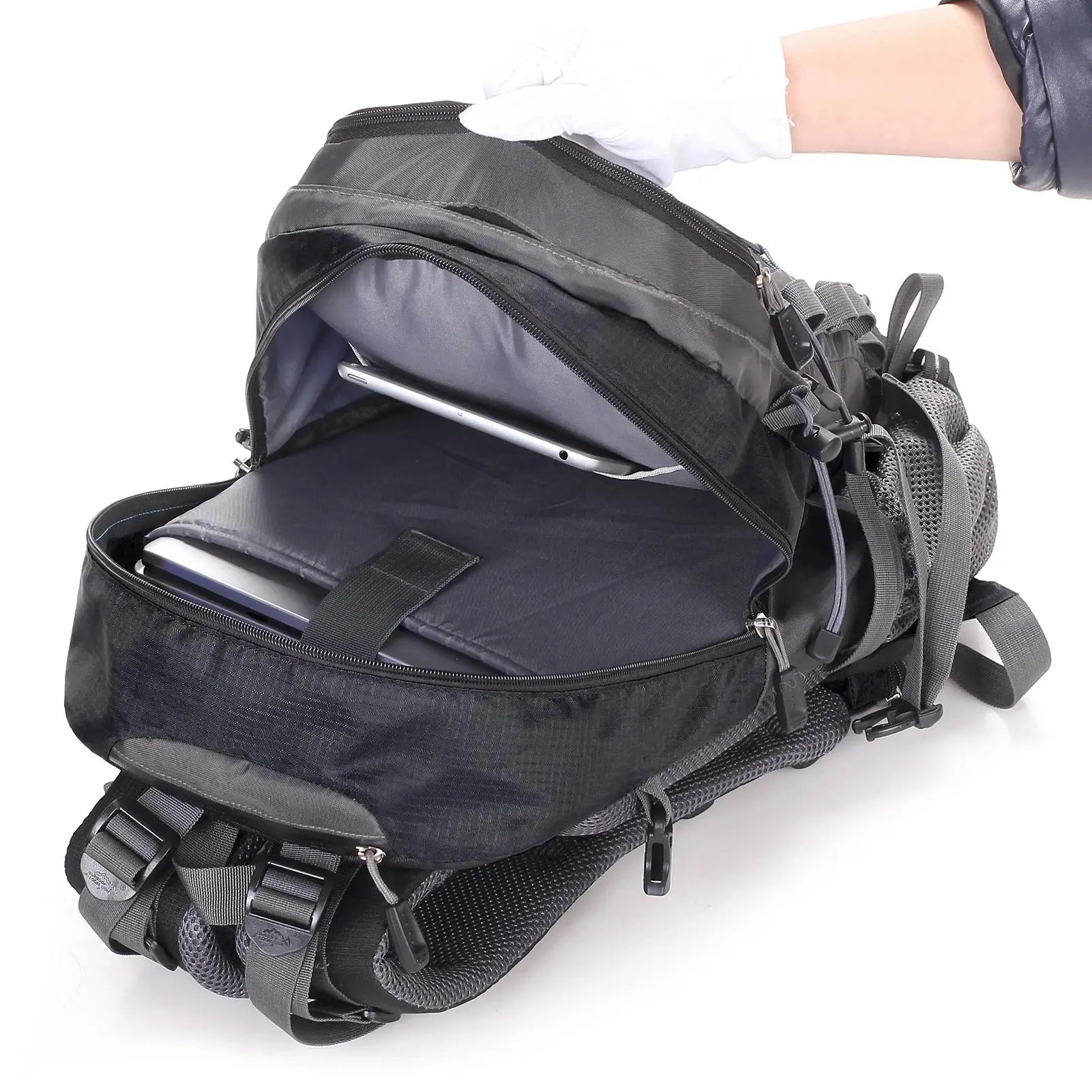 SummitGuard Pack – Lightweight & Water-Resistant Trekking Backpack for Enhanced Carrying Comfort