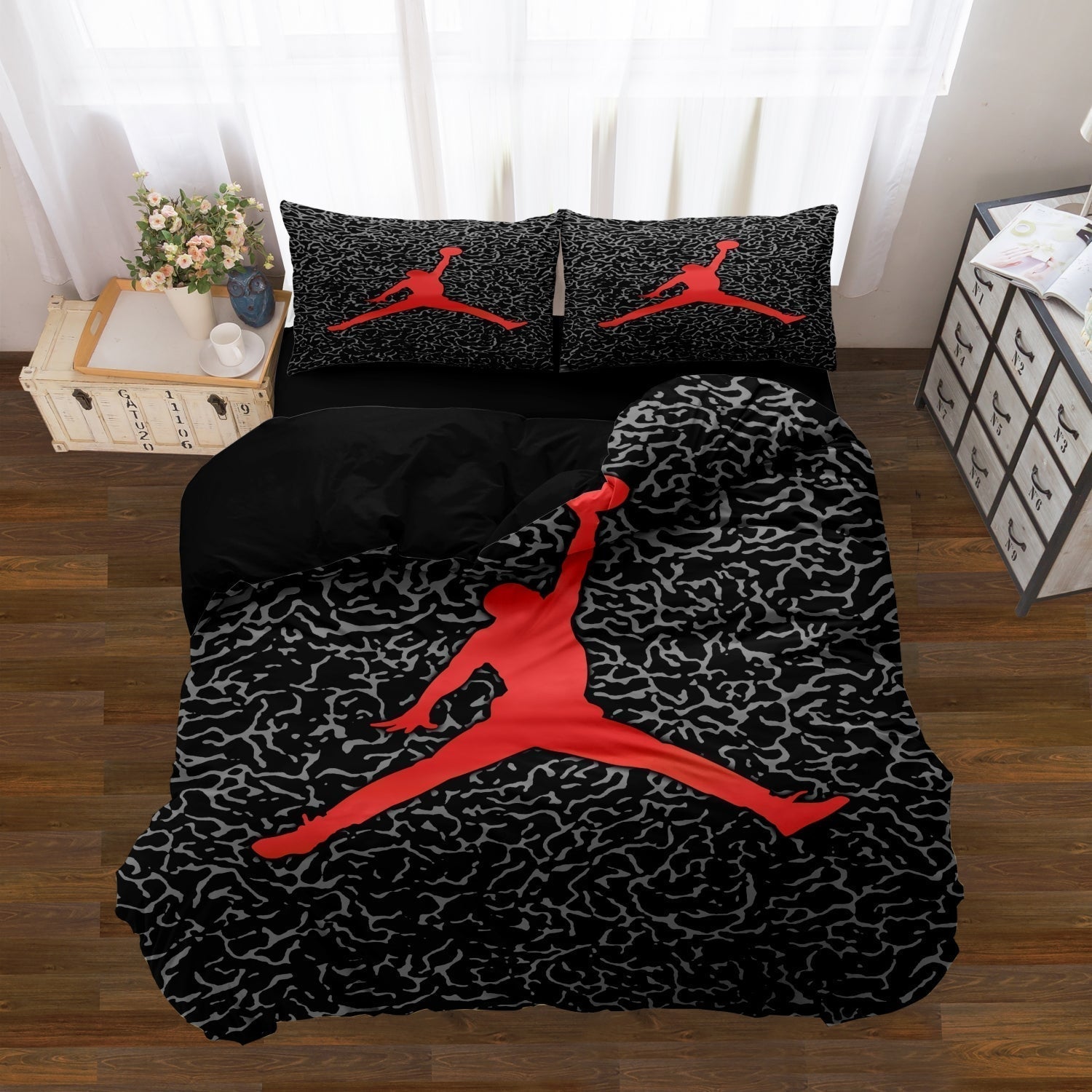 Hoops & Dreams Bedding – Soft Fabric Duvet Cover and Pillowcases for Kids, Dynamic Sporty Design, Machine Washable for Convenience.
