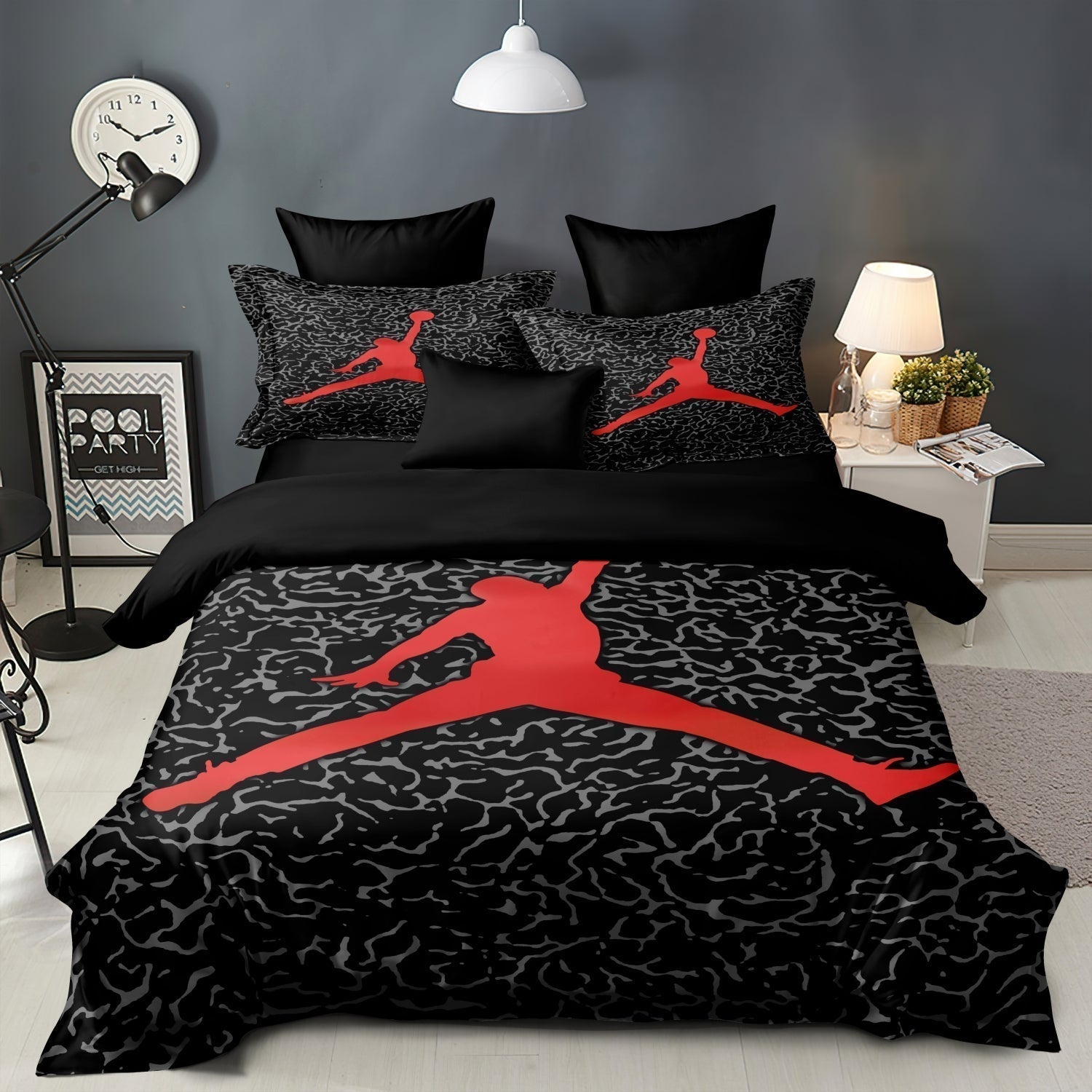 Hoops & Dreams Bedding – Soft Fabric Duvet Cover and Pillowcases for Kids, Dynamic Sporty Design, Machine Washable for Convenience.