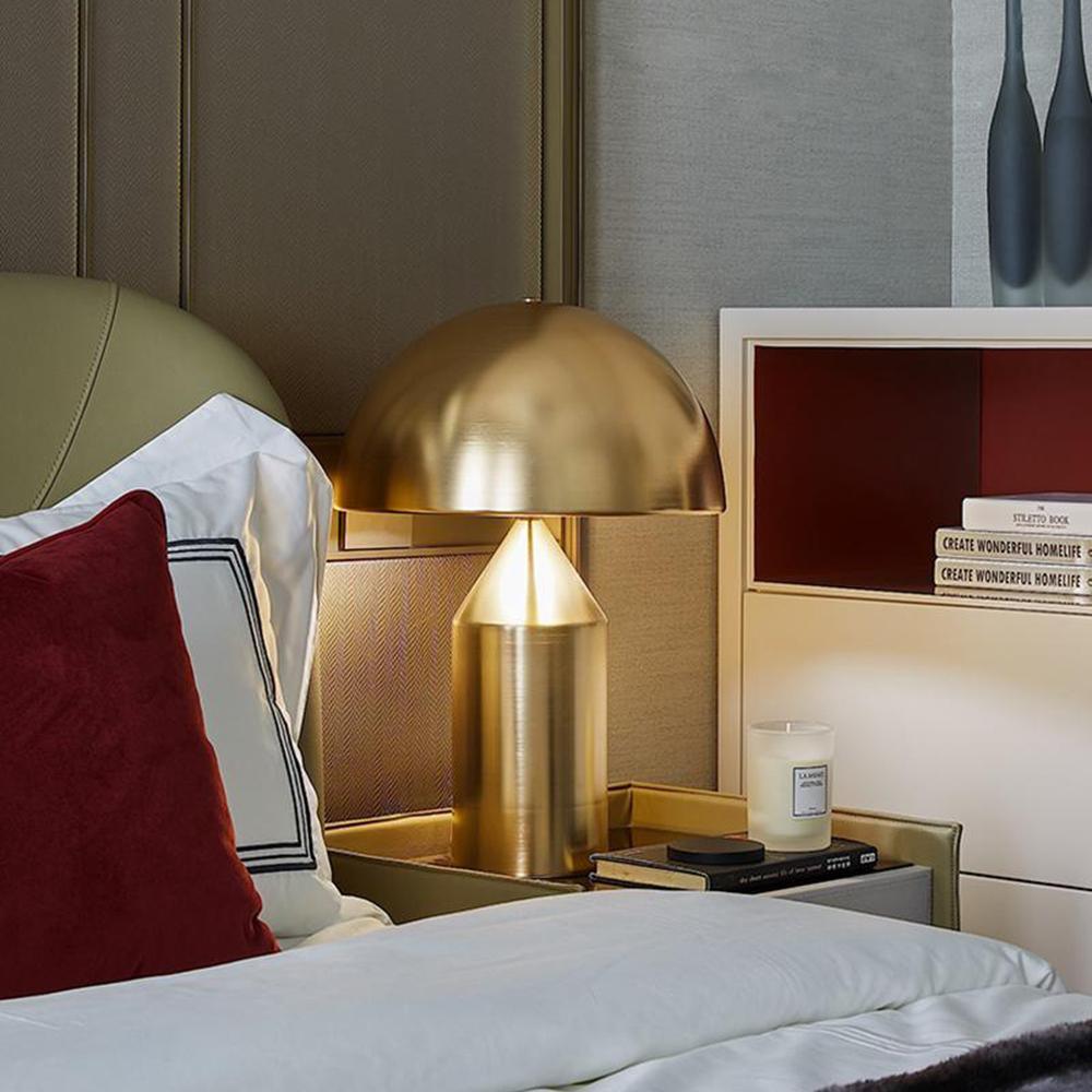 AuraMetal Table Lamp – Contemporary Metallic Design for Living Room, Bedside, or Desk, offering Warm Ambient Lighting and Elegant Style.