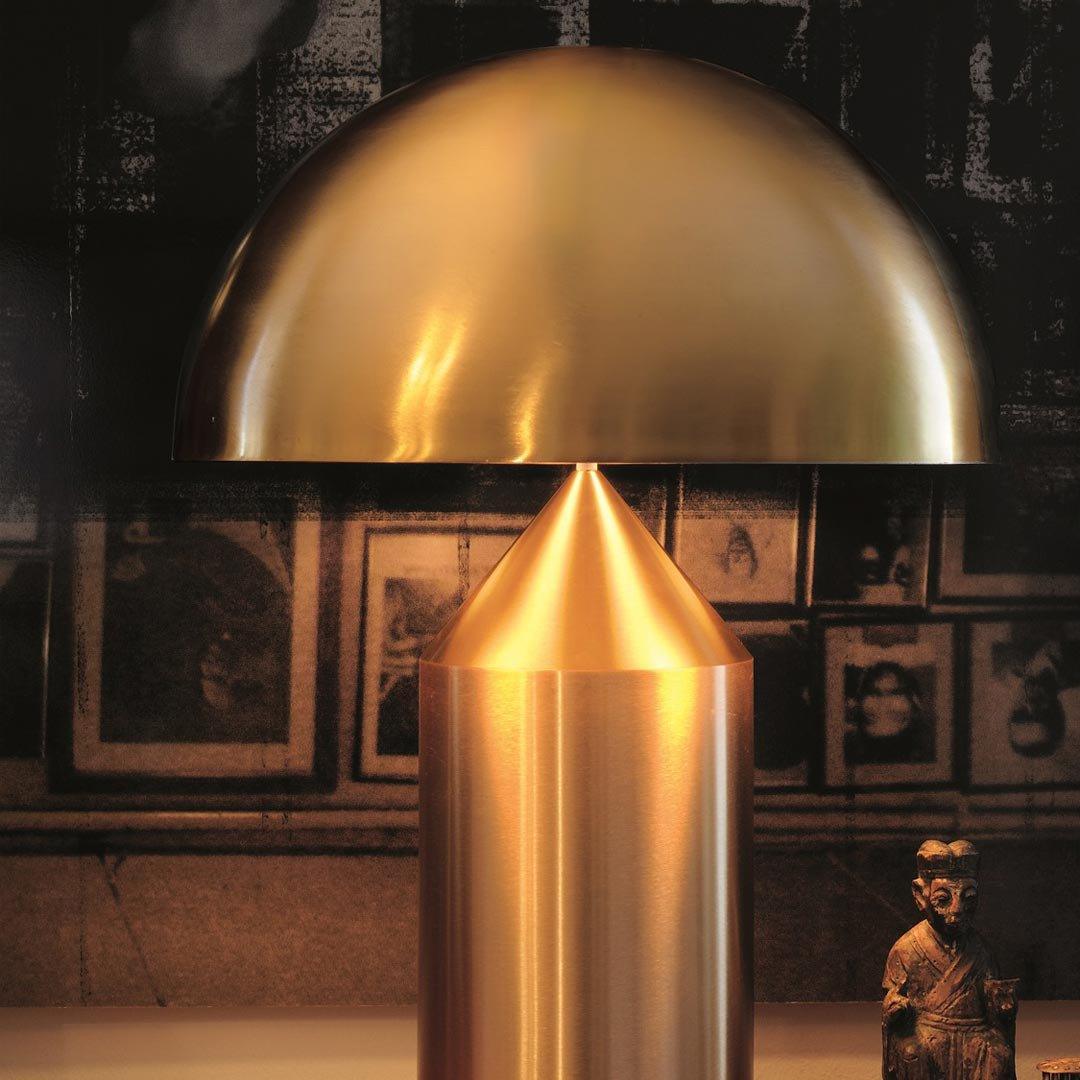 AuraMetal Table Lamp – Contemporary Metallic Design for Living Room, Bedside, or Desk, offering Warm Ambient Lighting and Elegant Style.