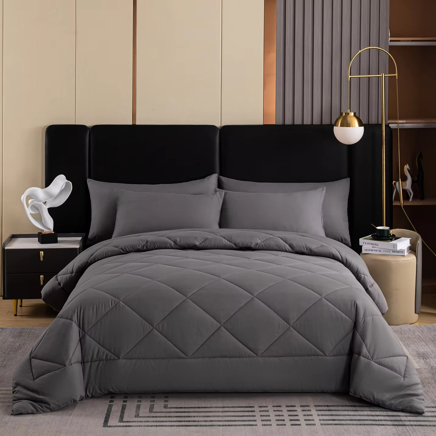 DreamCloud Comforter Set – A soft comforter set designed for a cozy and comfortable bedroom.