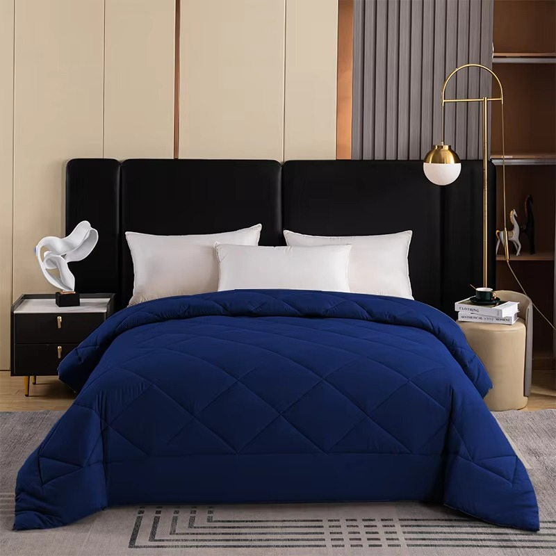 DreamCloud Comforter Set – A soft comforter set designed for a cozy and comfortable bedroom.