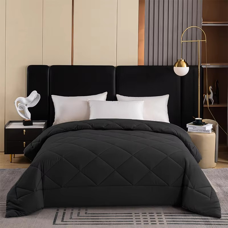 DreamCloud Comforter Set – A soft comforter set designed for a cozy and comfortable bedroom.