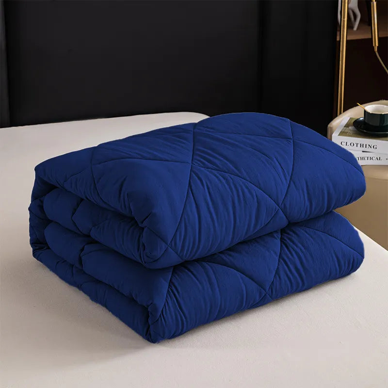 DreamCloud Comforter Set – A soft comforter set designed for a cozy and comfortable bedroom.
