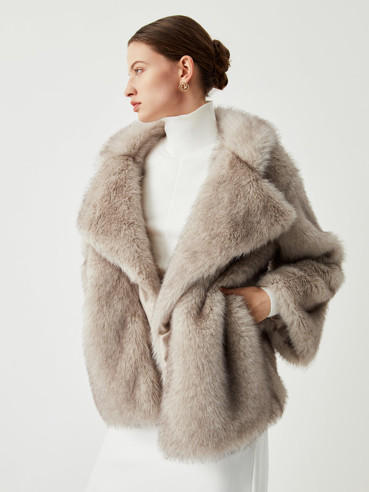 Dayana | Luxurious Oversized Collared Faux Fur Coat