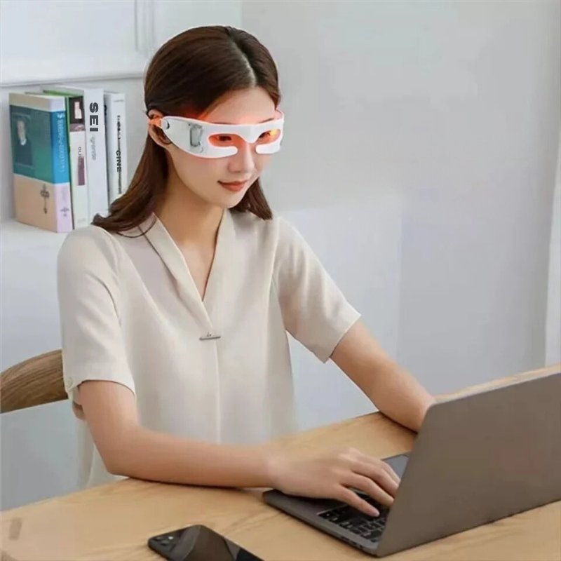 HawkEye - Red Light Therapy Eye Care for Relaxation and Dark Circles
