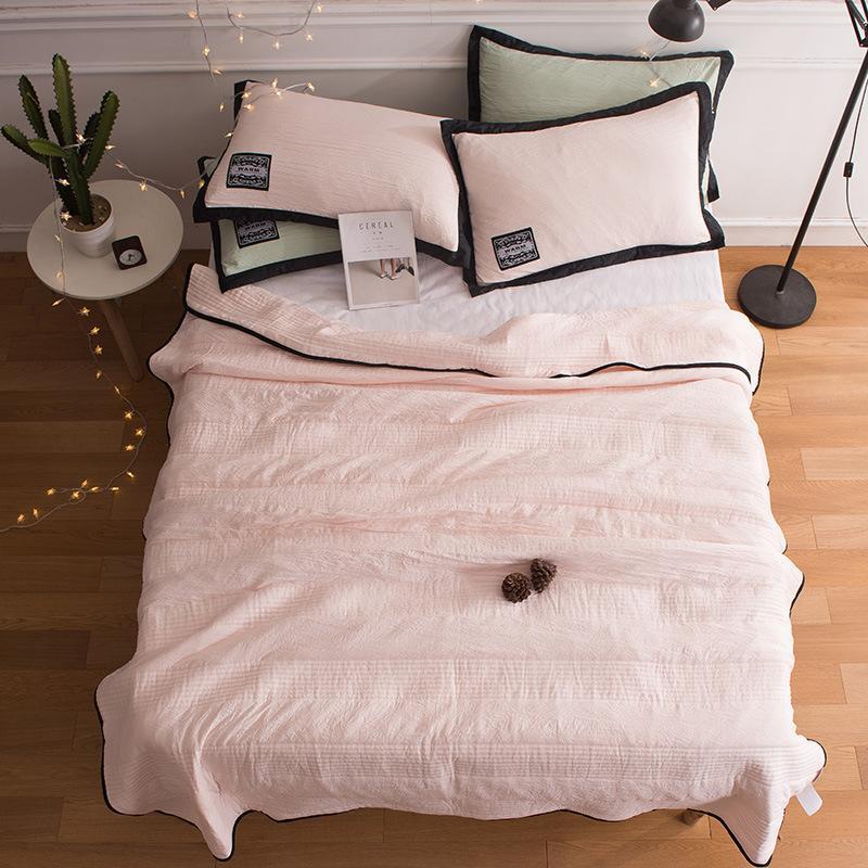 ArcticLoom – Soft Cooling Throw for Comfortable Sleep