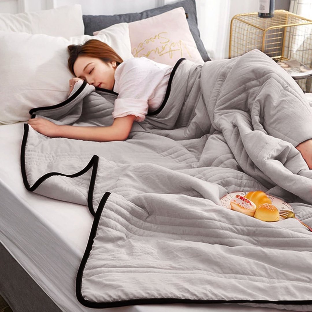ArcticLoom – Soft Cooling Throw for Comfortable Sleep
