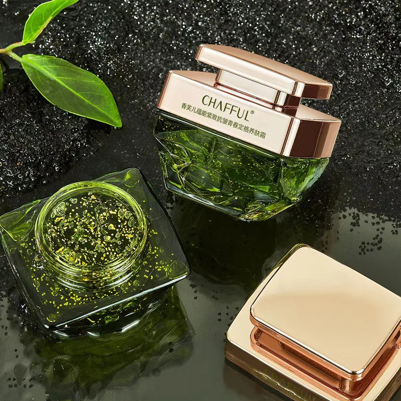SeoulDew Repair Cream – A Korean moisturizing repair cream that deeply hydrates and restores skin.