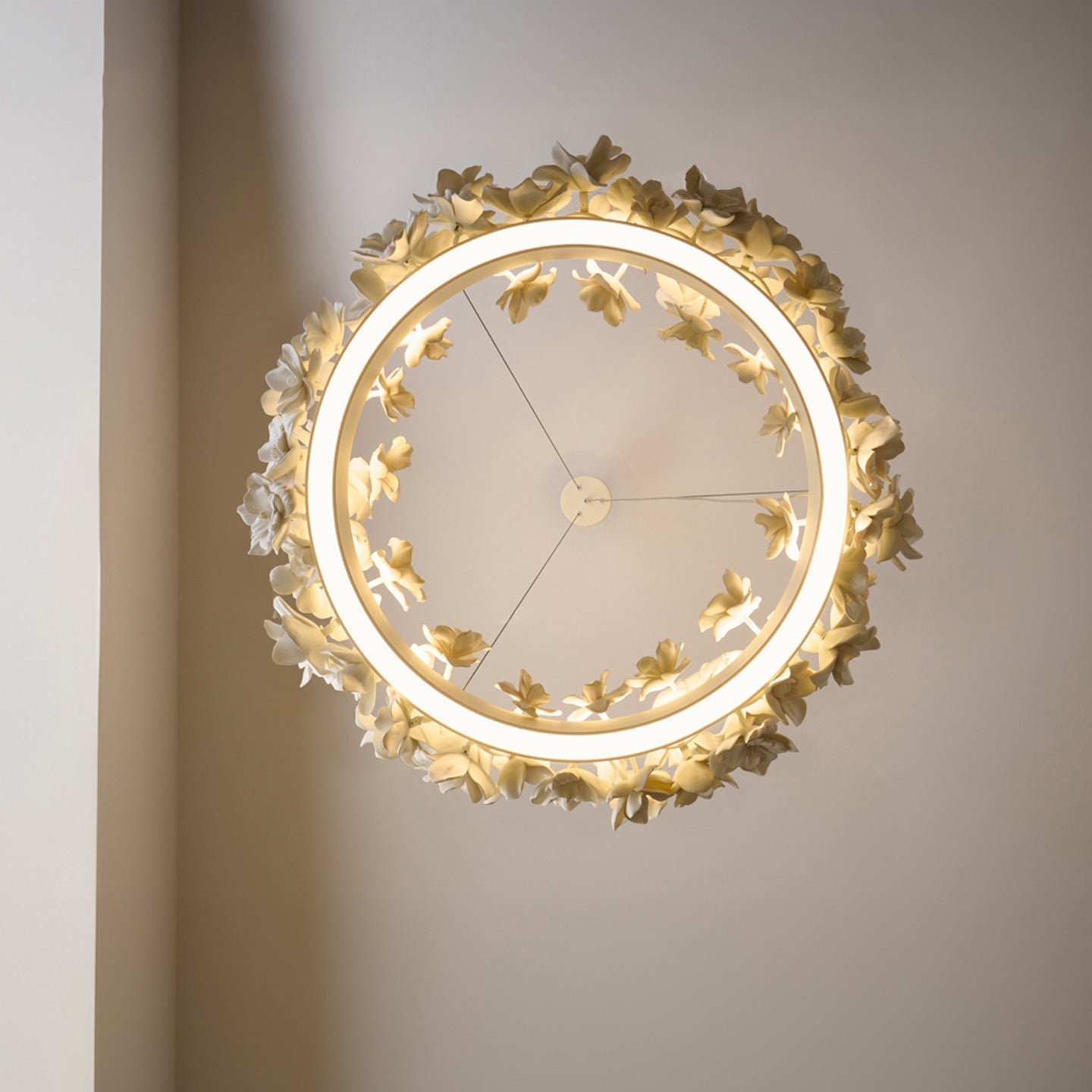 Illunor | Luxurious Chandelier with Modern Touch of Ceramic Flowers