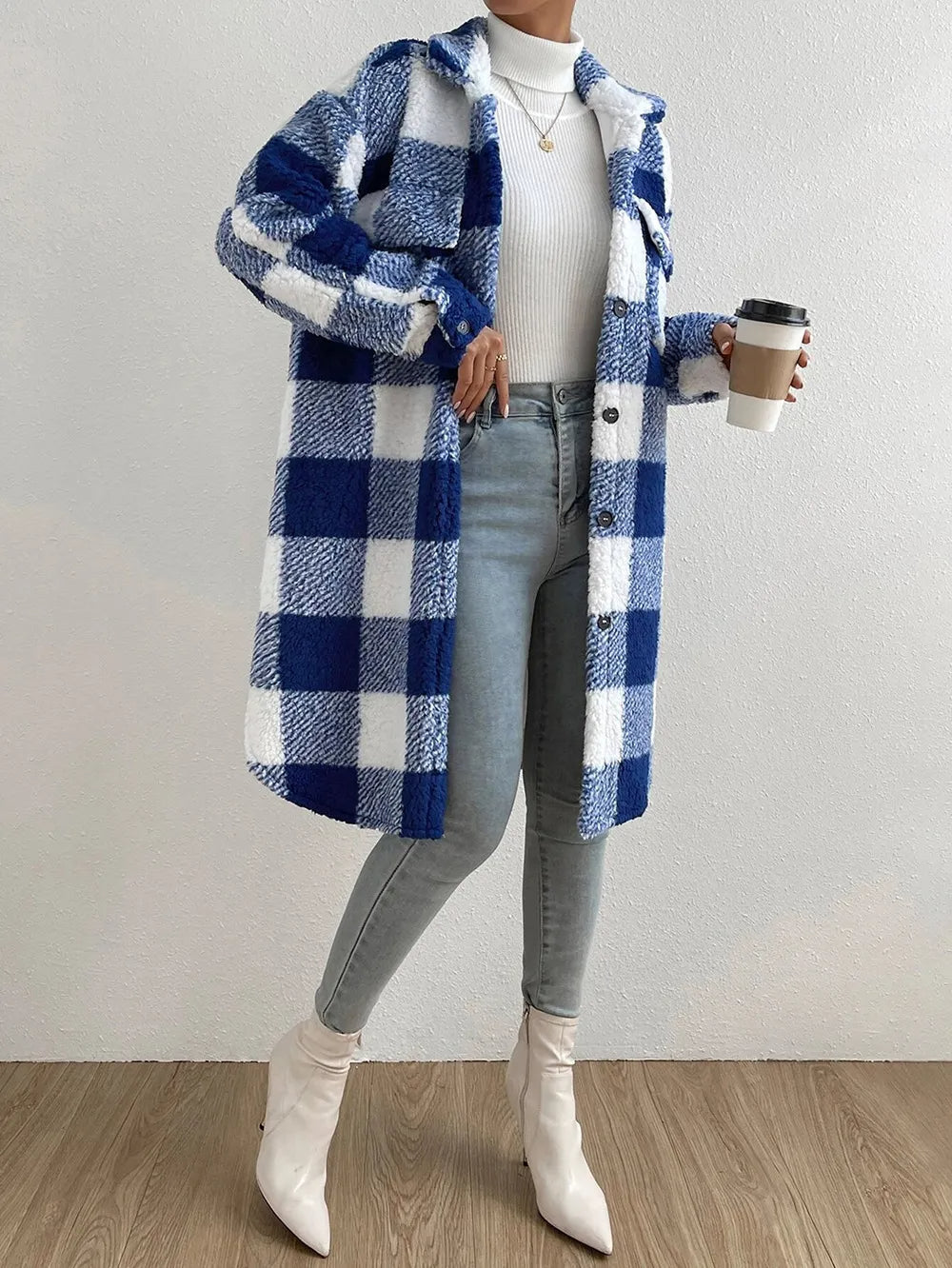 Evelyne | Cozy Women's Teddy Fleece Coat – Long Plaid Design for Winter