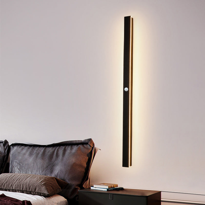 GlowEdge | Contemporary Exterior Wall Lamp with Energy-Efficient LED