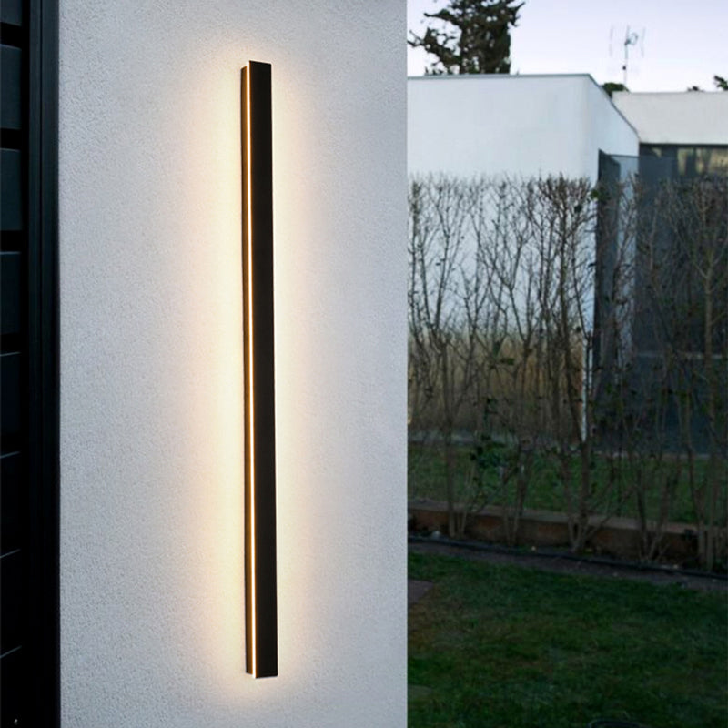GlowEdge | Contemporary Exterior Wall Lamp with Energy-Efficient LED