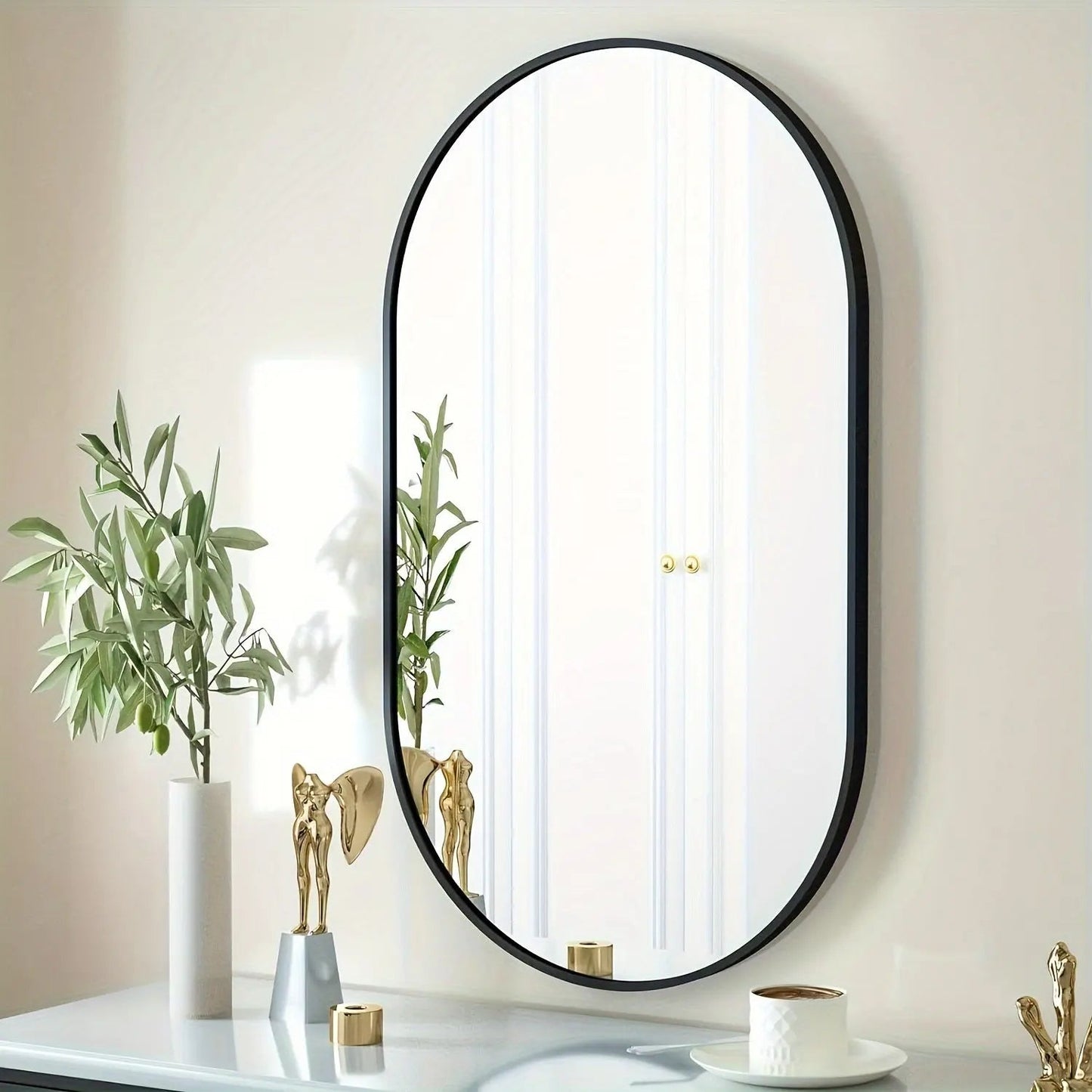 AuraOval Mirror – The Elegant Oval Reflection from MirrorLuxe, designed to bring a sophisticated and timeless look to any space.