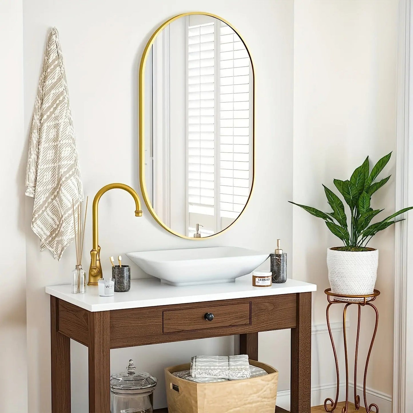 AuraOval Mirror – The Elegant Oval Reflection from MirrorLuxe, designed to bring a sophisticated and timeless look to any space.