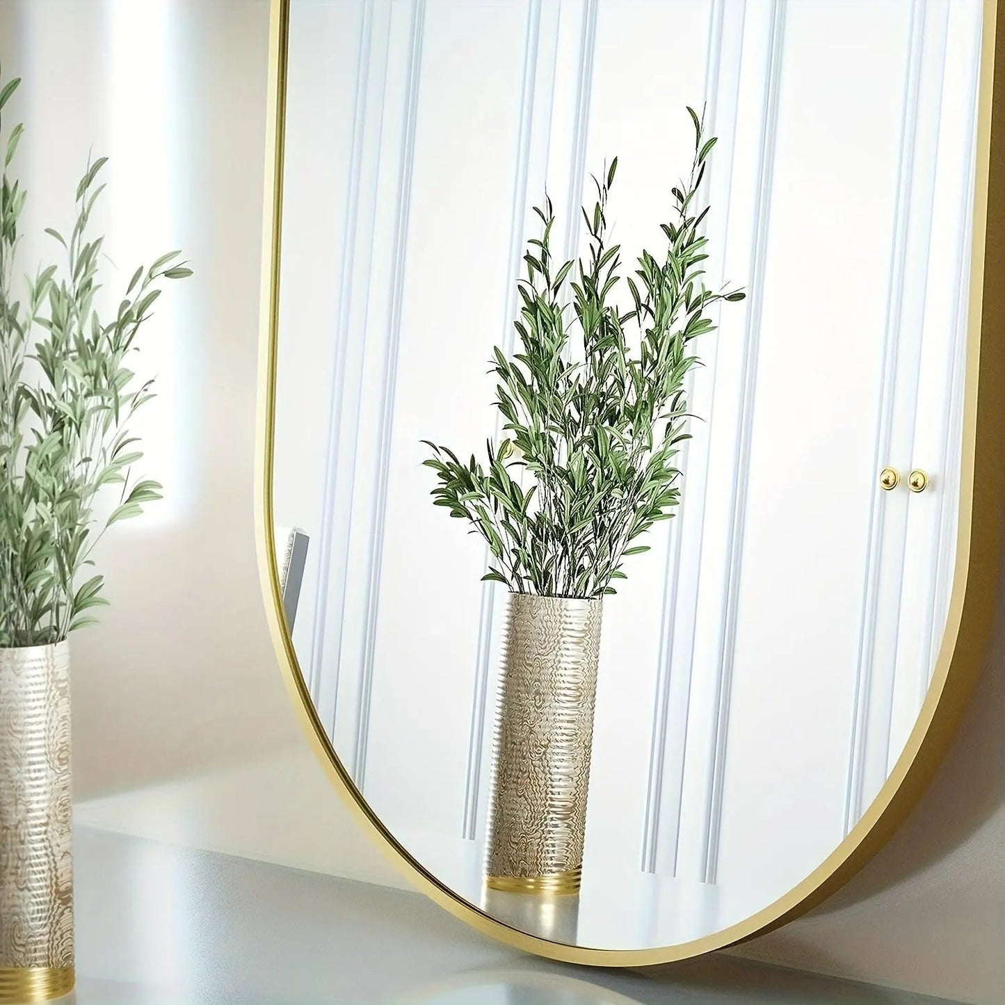 AuraOval Mirror – The Elegant Oval Reflection from MirrorLuxe, designed to bring a sophisticated and timeless look to any space.