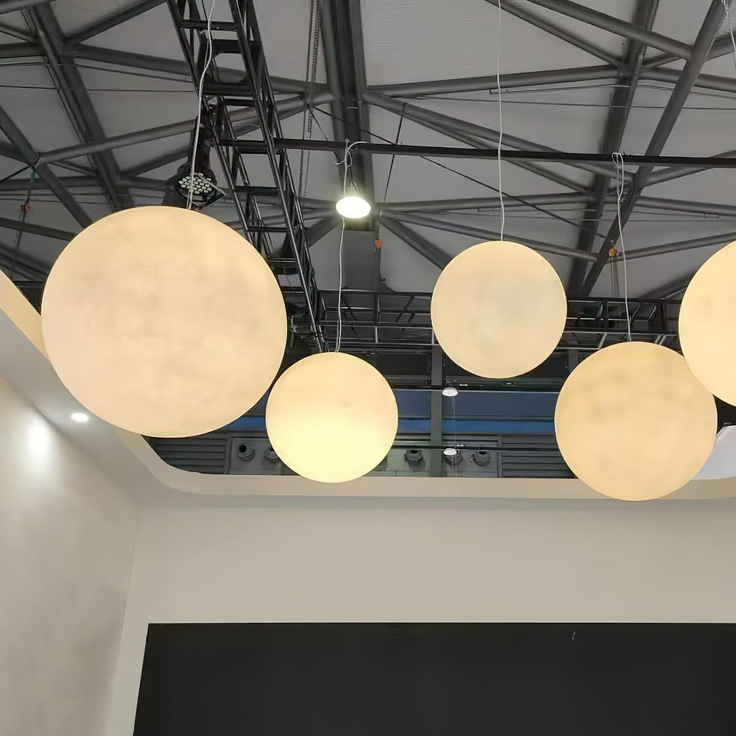 Bright Ceiling Pendant Lamp – Stylish Lighting for Dining or Living Spaces