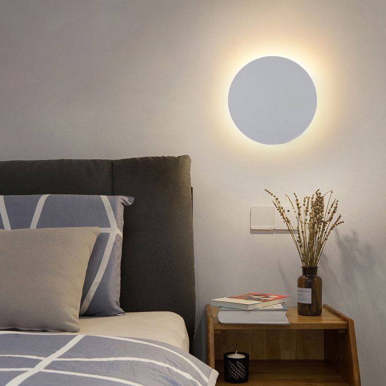 LunaLite – Modern Round Metal Wall Sconce for Bedrooms & Living Spaces