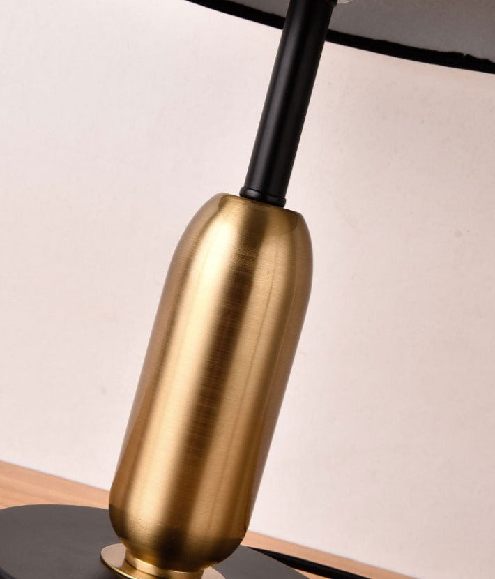 EclipseGlow – Sleek Bedside Lamp in Gold and Matte Black