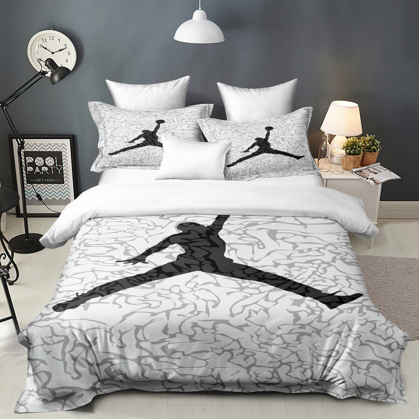 CourtSide Dreams Set – Ultra-Soft Duvet Cover and Pillowcases with an Athletic Basketball Design, providing Plush Comfort for any bedroom.