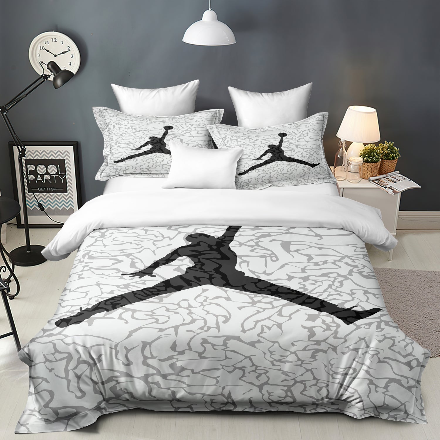 CourtSide Dreams Set – Ultra-Soft Duvet Cover and Pillowcases with an Athletic Basketball Design, providing Plush Comfort for any bedroom.