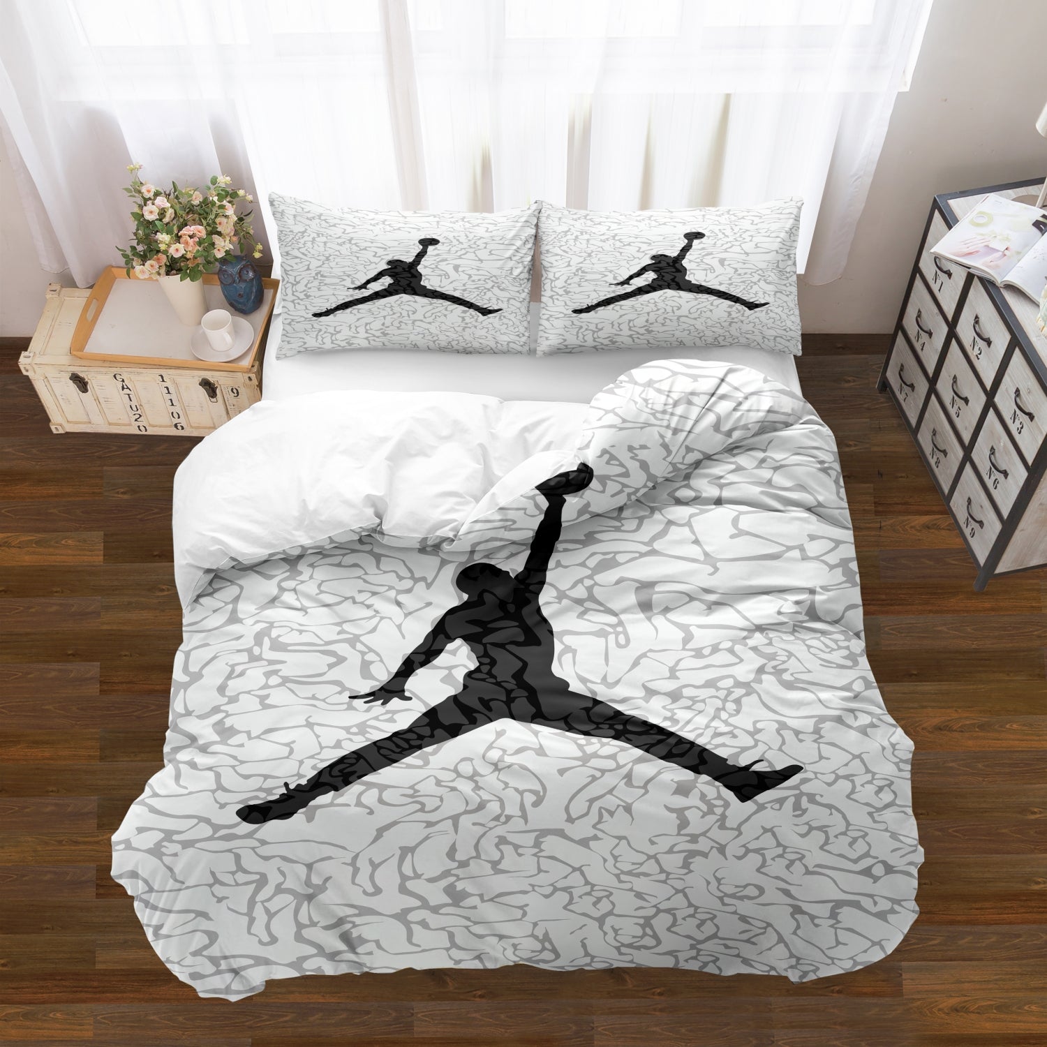 CourtSide Dreams Set – Ultra-Soft Duvet Cover and Pillowcases with an Athletic Basketball Design, providing Plush Comfort for any bedroom.