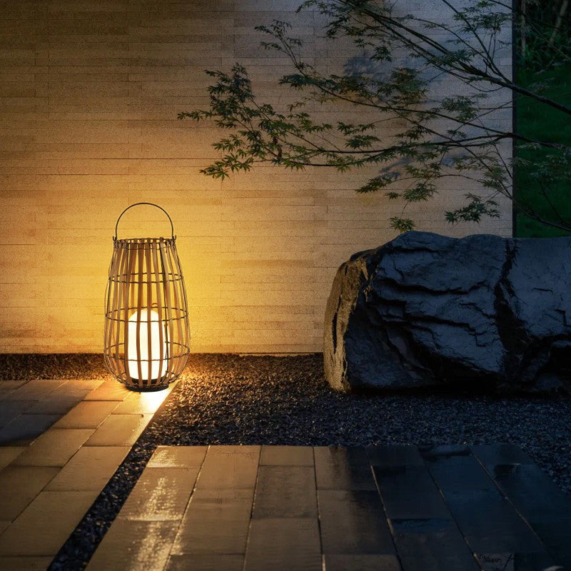 Solarae | Contemporary Solar Outdoor Lamp for Elegant Exteriors