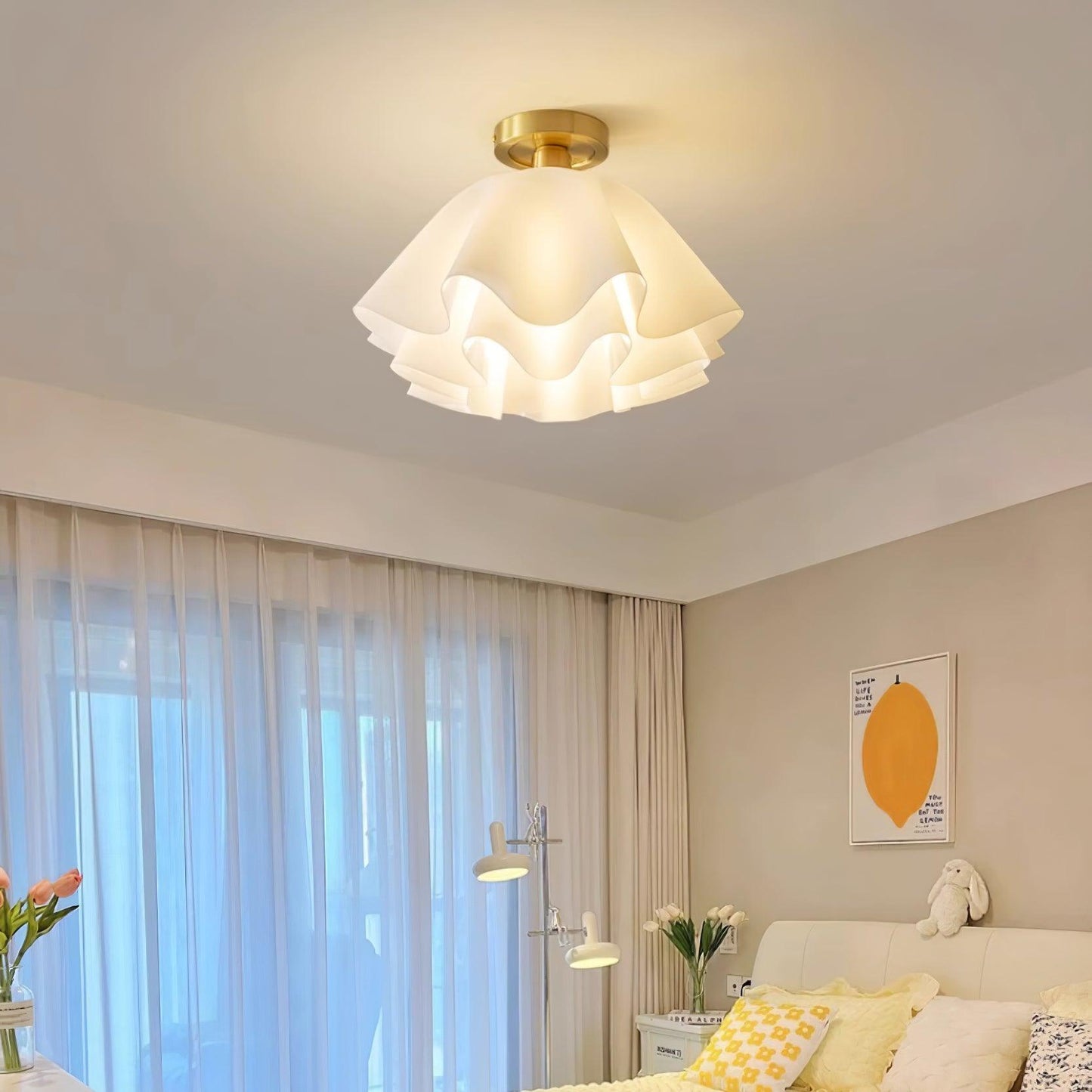 Solith | Gailon-Style Ceiling Lamp with Sleek Details for Modern Interiors