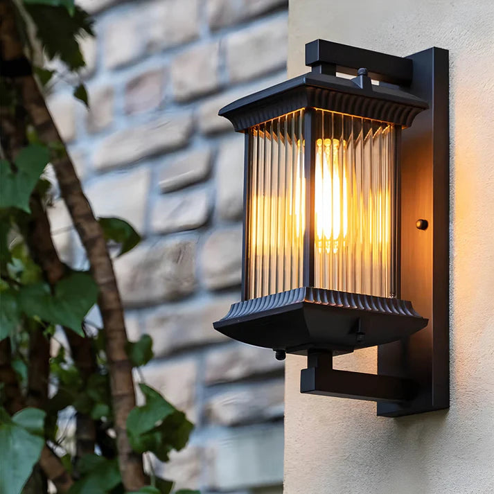 Vionte | Antique-Style Outdoor Wall Light for Classic Exteriors