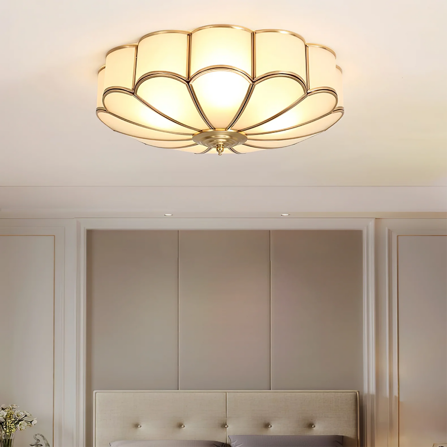 Vitasphere | Sophisticated Flower-shaped Glass Ceiling Lamp