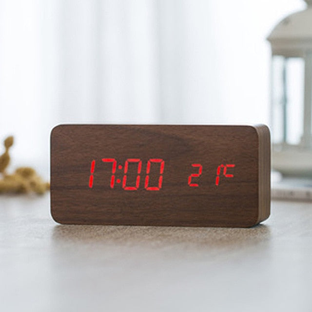 ScandiGlow Alarm – A Nordic-style digital LED alarm clock with a clean design.