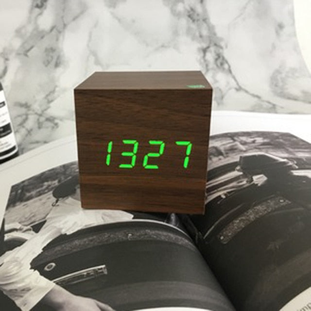 ScandiGlow Alarm – A Nordic-style digital LED alarm clock with a clean design.
