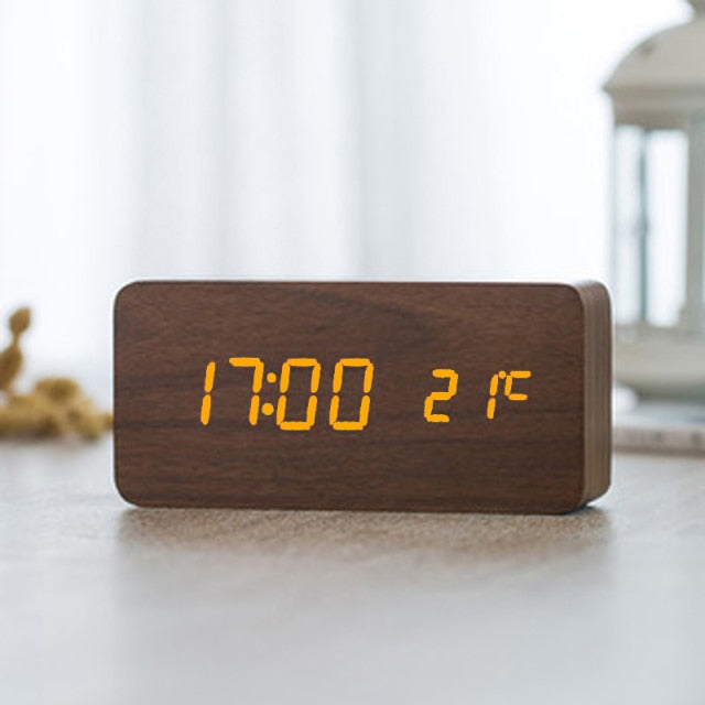 ScandiGlow Alarm – A Nordic-style digital LED alarm clock with a clean design.