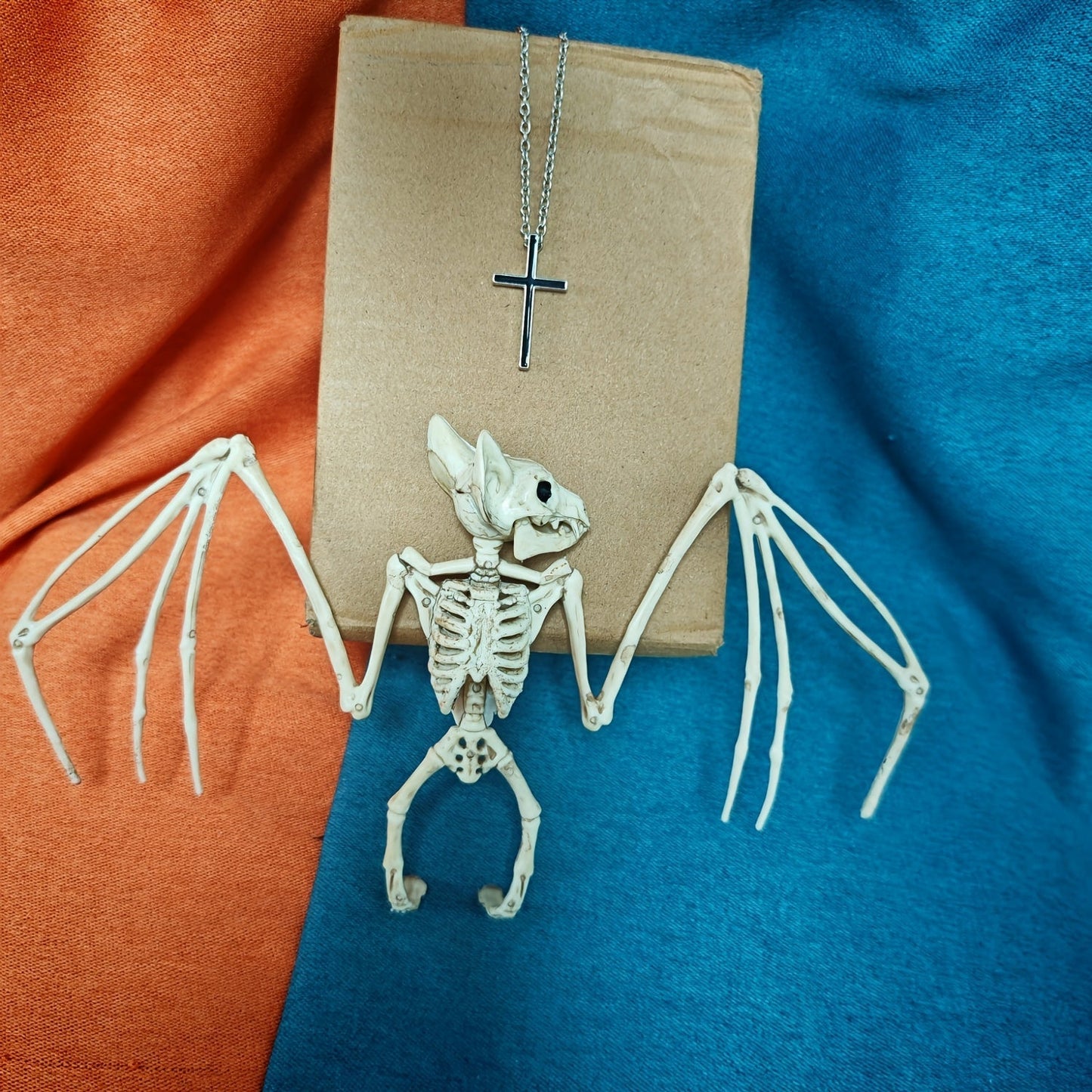 Hanging Skeleton – Spooky Wall Art Halloween Decoration Ornament