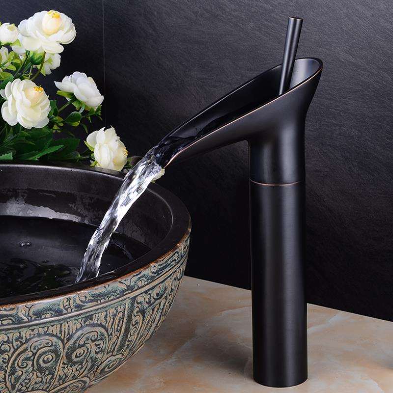 RetroStream – Vintage Style Waterfall Bathroom Faucet for a Nostalgic Touch