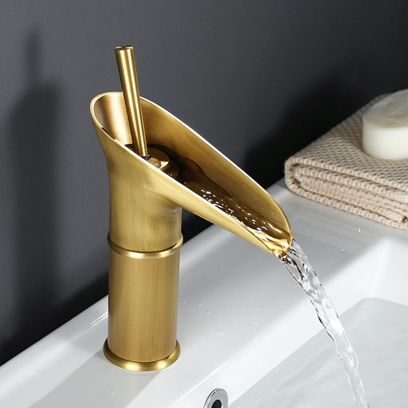 RetroStream – Vintage Style Waterfall Bathroom Faucet for a Nostalgic Touch
