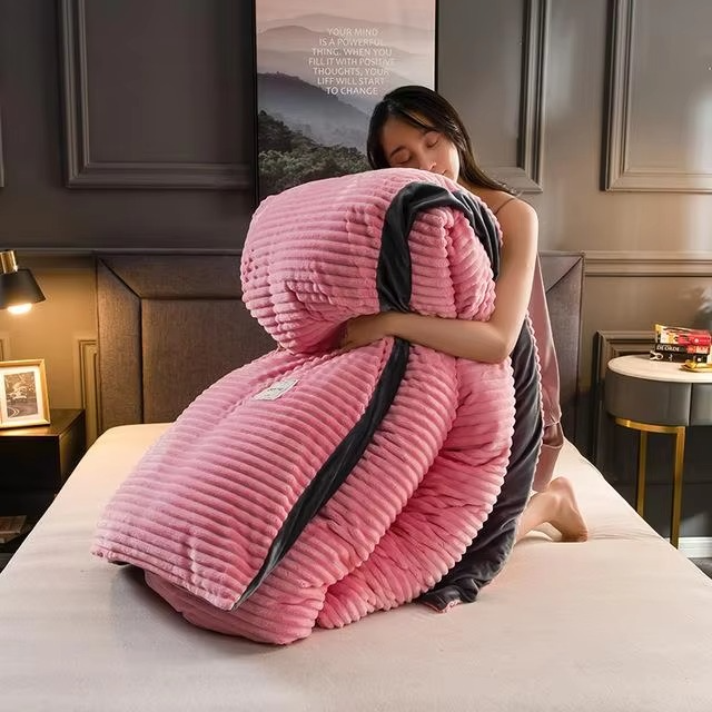 Velvet Fleece Blanket – Soft, Warm, and Stylish Bedding in Multiple Colors and Sizes