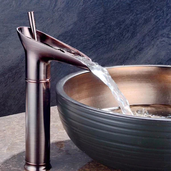 RetroStream – Vintage Style Waterfall Bathroom Faucet for a Nostalgic Touch