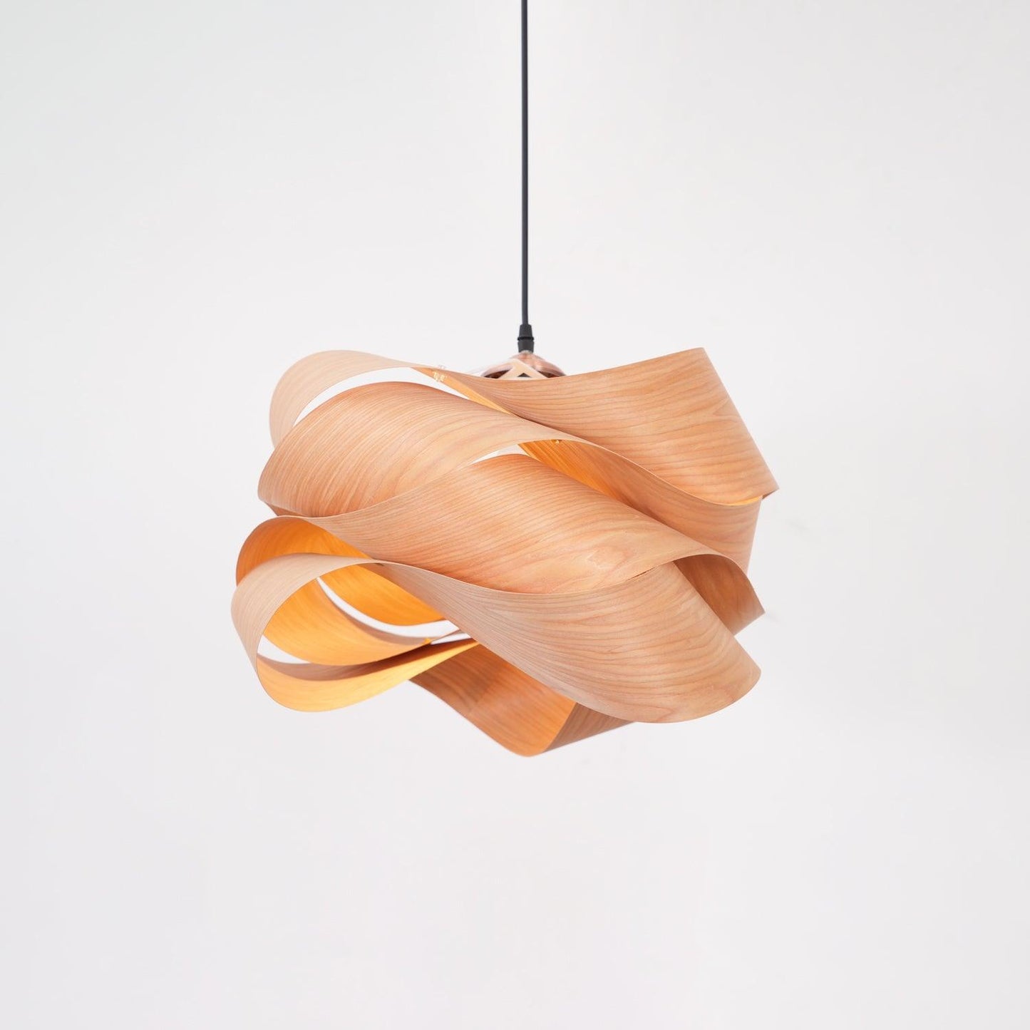 LumiChain – Elegant Pendant Light with Interlinked Design for Modern Spaces