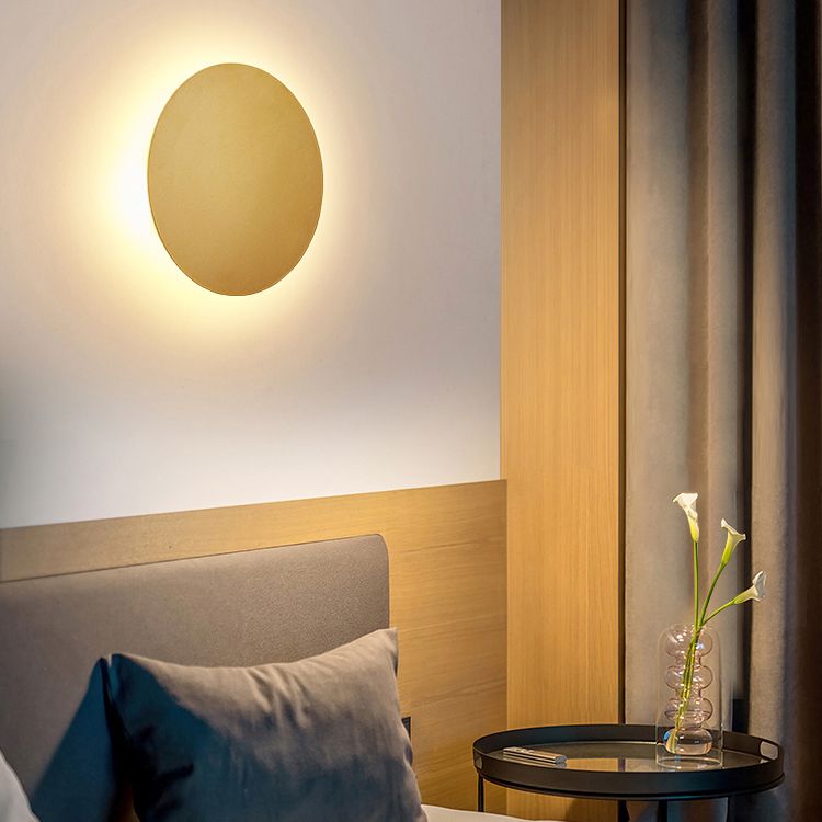 LunaLite – Modern Round Metal Wall Sconce for Bedrooms & Living Spaces