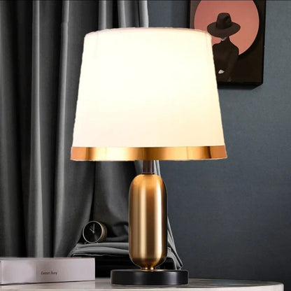 EclipseGlow – Sleek Bedside Lamp in Gold and Matte Black
