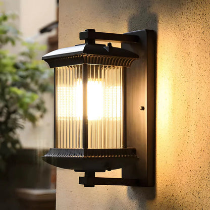 Vionte | Antique-Style Outdoor Wall Light for Classic Exteriors