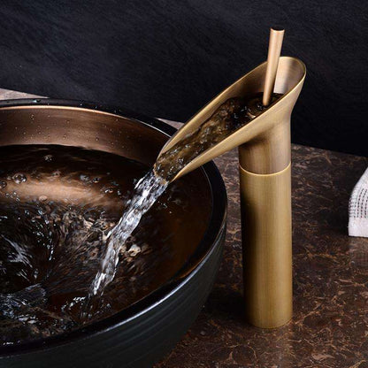 RetroStream – Vintage Style Waterfall Bathroom Faucet for a Nostalgic Touch